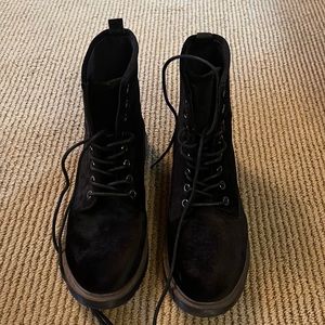 Blk Velvet Combat boot. Size 6. Runs big! Worn once fits like a 7 1/2